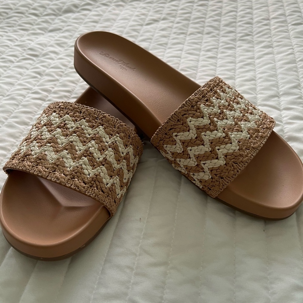 Universal Thread Tan and Cream Woven Slide Sandals